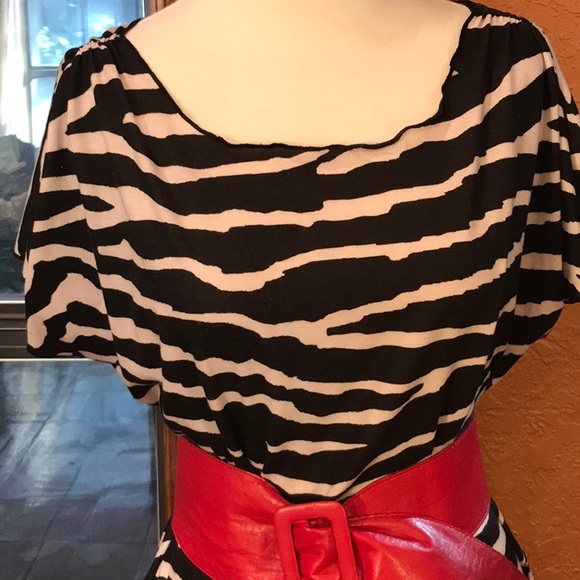 TWO 2 BELTS - Picture 3 of 6